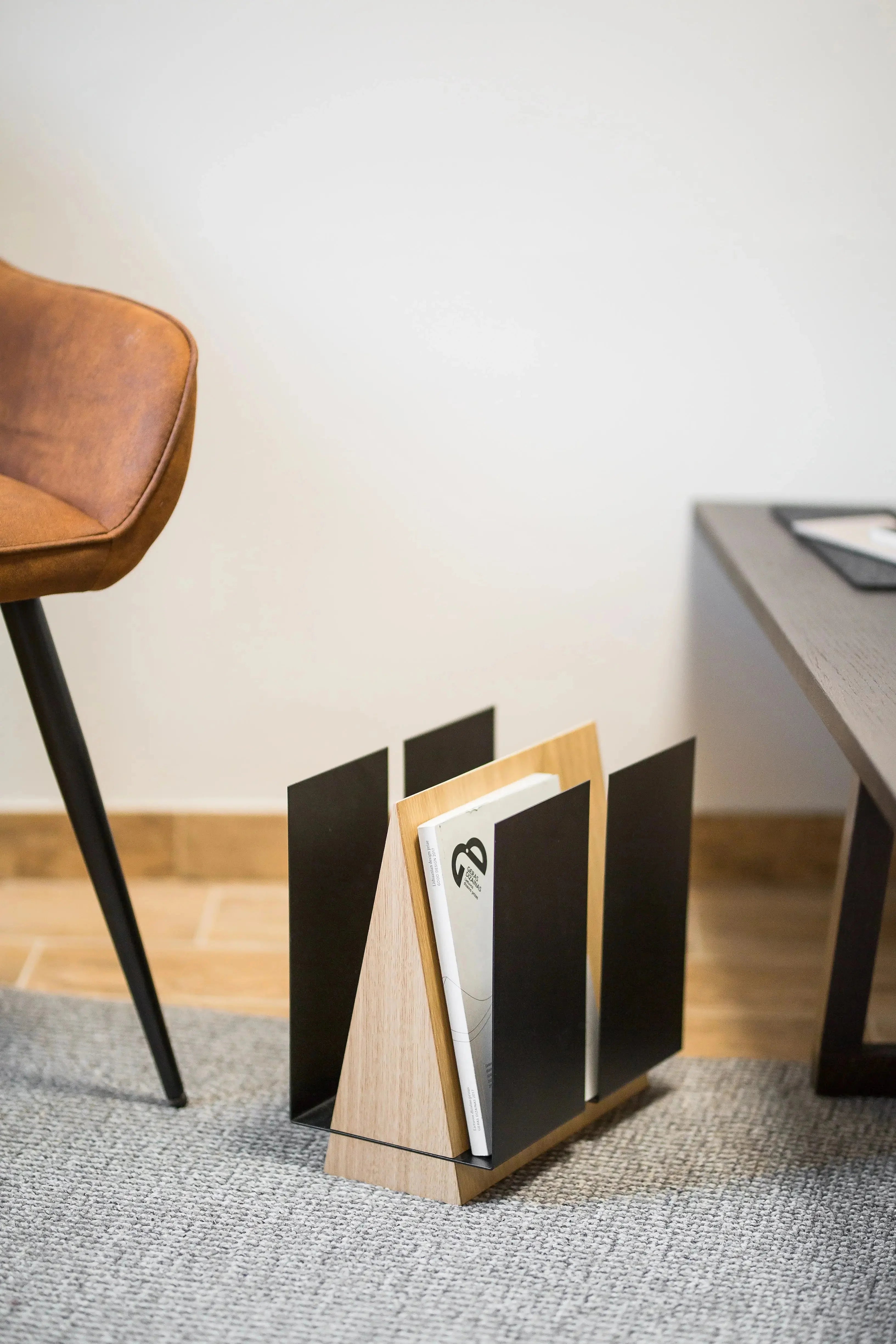 Revistero de suelo Faenza